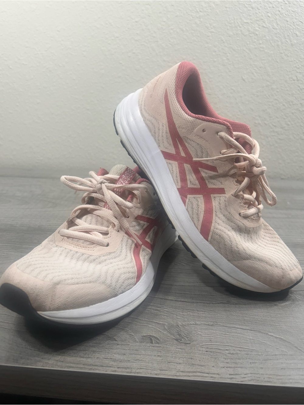 ASICS Women's Running Shoes in Light Pink with Coral Accents Size 9 - Picture 5 of 10